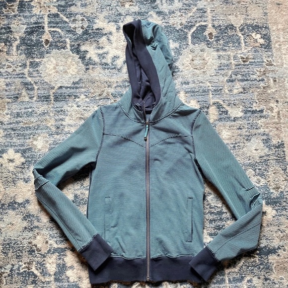Lululemon Stripe Cozy Hoodie size 6 - Picture 3 of 11